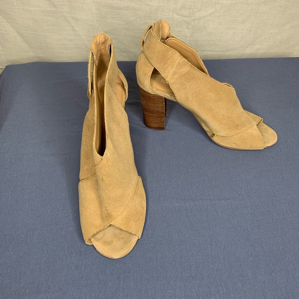 🕊Nine West Tan Suede Heels🕊